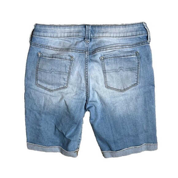 Arizona Jean Co Junior's Shorts Light Wash Distressed Denim Cuffed Bermuda Sz 5 - Picture 3 of 9